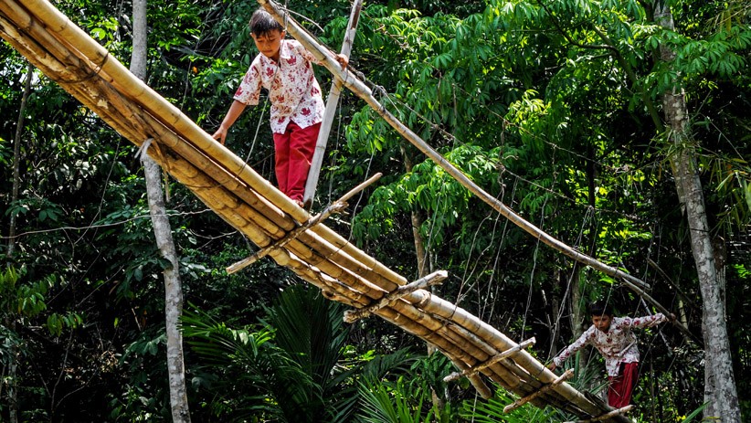 Foto-Foto Siswa SD di Lebak Melewati Jembatan Rusak demi Pergi ke Sekolah - Bagian 3