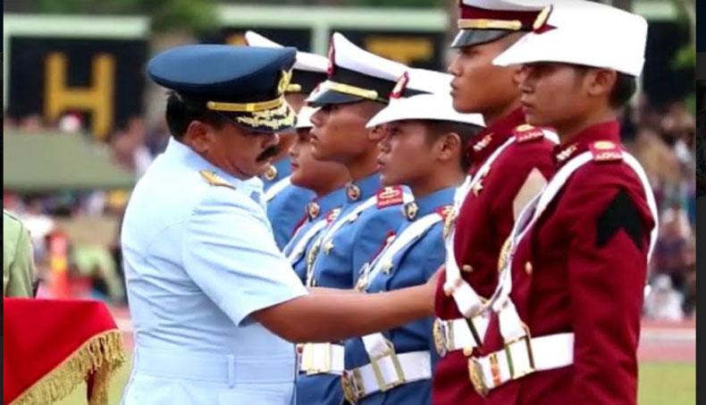 Riri Darma Putri Anak Sopir Truk Jadi Lulusan Terbaik Taruni AAL