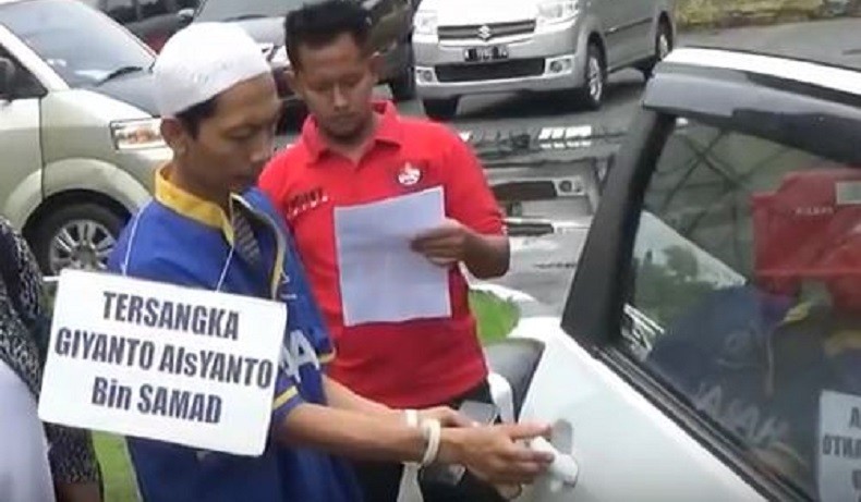 Pembunuh Sopir Online Jalani Reka Adegan di Halaman Mapolres Pasuruan