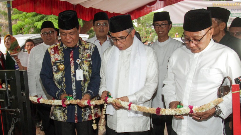 OJK Gandeng Astra Resmikan Bank Wakaf Mikro di Kalsel - Bagian 3