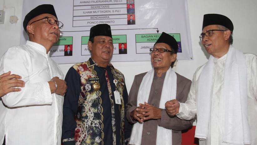 OJK Gandeng Astra Resmikan Bank Wakaf Mikro di Kalsel - Bagian 4
