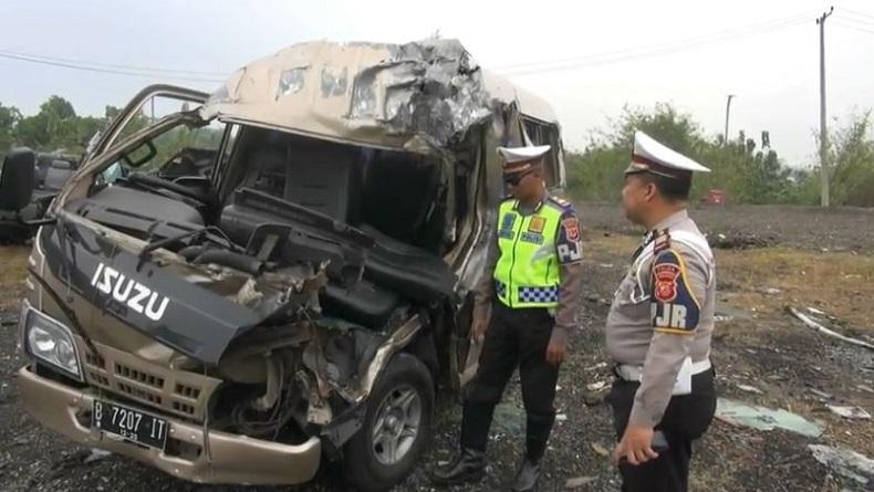 Minibus Rombongan Peziarah asal Tangerang Tabrak Truk di Cipali, 1 Tewas dan 9 Luka-Luka