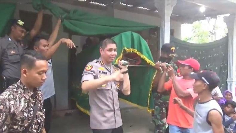 Penemuan Mayat Terkubur di Musala Rumah, Polisi Temukan Linggis Diduga untuk Bunuh Korban