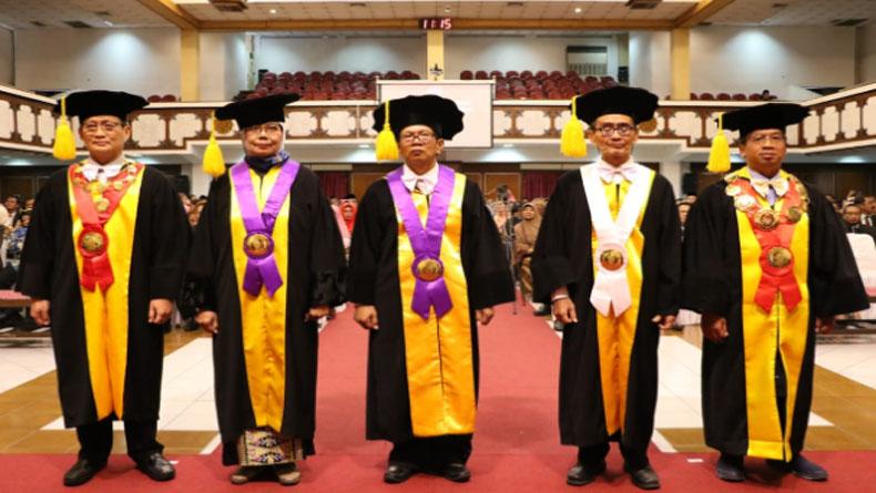 Rektor UNS Berharap 3 Guru Besar Beri Kontribusi Terbaik