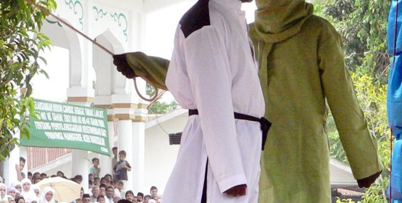 Digerebek Warga, Pasangan Sesama Jenis di Aceh Akan Dicambuk 100 Kali