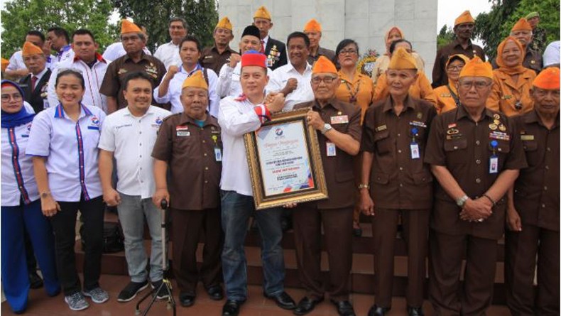 Peringati Hari Pahlawan, Partai Perindo Sumut Upacara Bersama Veteran di TMP Medan