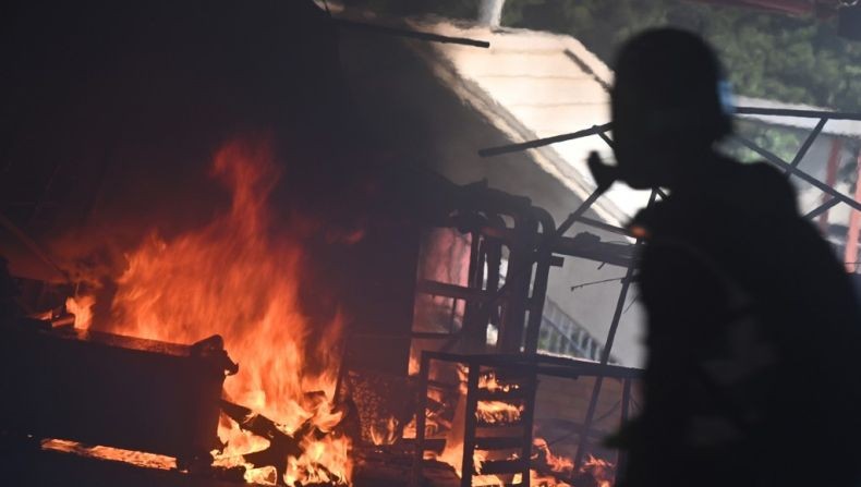 Seorang Pria Dibakar Saat Demonstrasi Di Hong Kong Korban Kritis