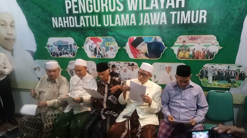 title PWNU Jatim Perbolehkan Salam Lintas Agama, Ini Rujukan Kitabnya PWNU Jatim Perbolehkan Salam Lintas Agama, Ini Rujukan Kitabnya