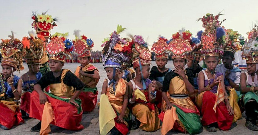  Keunikan  Tari Kolosal Karnaval Budaya  di Wakatobi Wave 