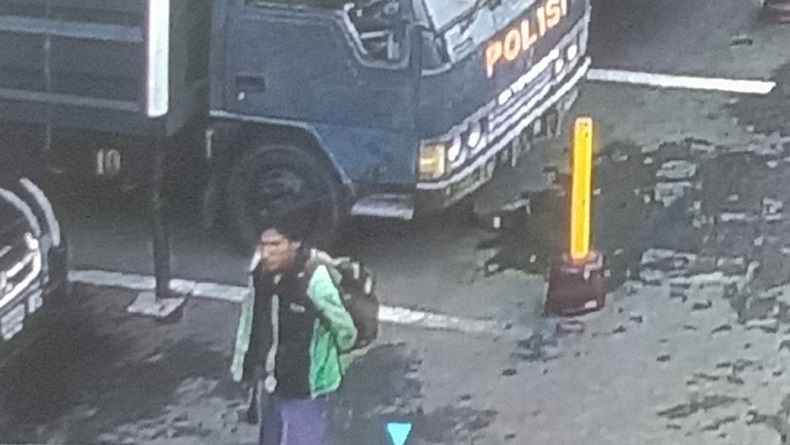 Beredar Foto Terduga Pelaku Bom Bunuh Diri di Mapolrestabes Medan