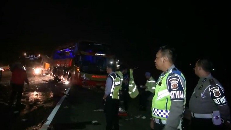 Bus Tabrakan di Tol Cipali, 7 Orang Tewas