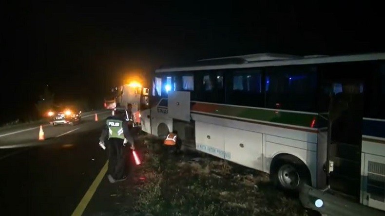 Kecelakaan di Tol Cipali, Bus Sinar Jaya Oleng dan Masuk ke Jalur Berlawanan Arah