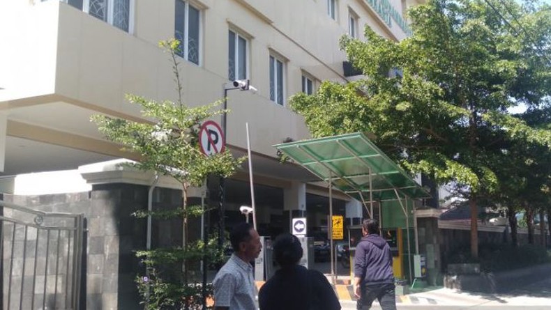 Pria di Yogyakarta Lompat dari Lantai 2 Sambil Tertawa Lepas