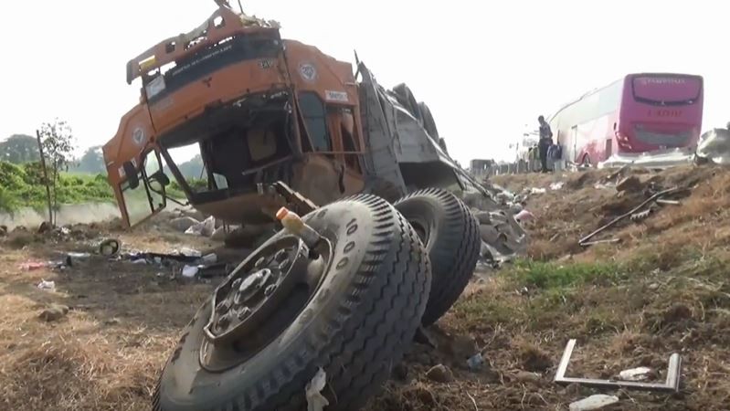 Kecelakaan Tol Gempol: Bus Rombongan Wisata Religi Tabrak Truk, 4 Tewas, 11 Terluka