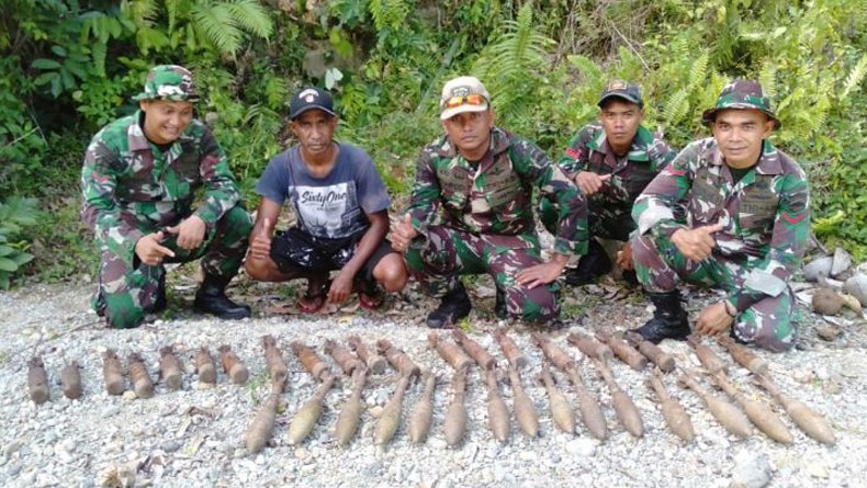 Satgas TNI AD di Daerah Rawan Maluku Amankan 36 Amunisi Mortir dan Roket di Kebun Warga