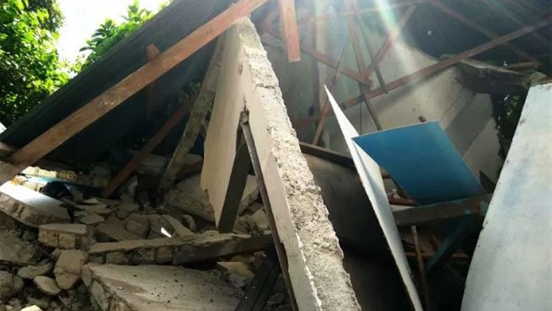 Rumah Polisi di Ambon Roboh Diguncang Gempa Bumi Susulan