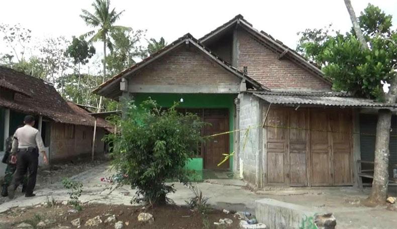 title Densus Angkut Bom dan Senpi Rakitan dari Rumah Terduga Teroris di Gunungkidul Densus Angkut Bom dan Senpi Rakitan dari Rumah Terduga Teroris di Gunungkidul