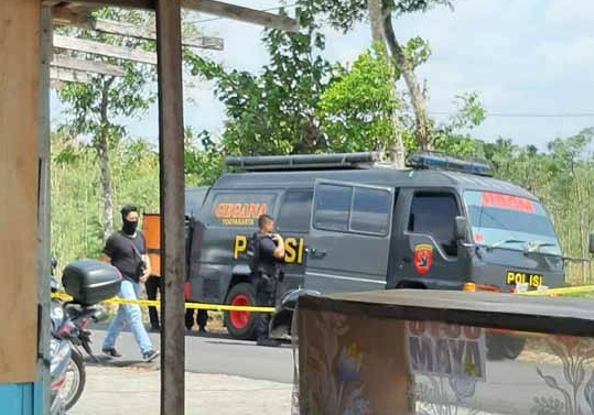title Anak Terduga Teroris di Gunungkidul Syok Bapaknya Ditangkap Densus 88 Anak Terduga Teroris di Gunungkidul Syok Bapaknya Ditangkap Densus 88