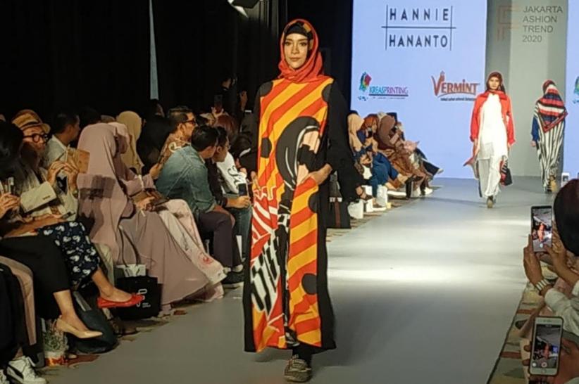 Jakarta Fashion Trend 2022 Mbok Jamu Jadi Inspirasi 