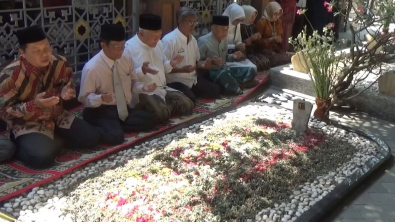 Gus Sholah Akan Dimakamkan di Samping Makam KH Hasyim Asy’ari dan Gus Dur