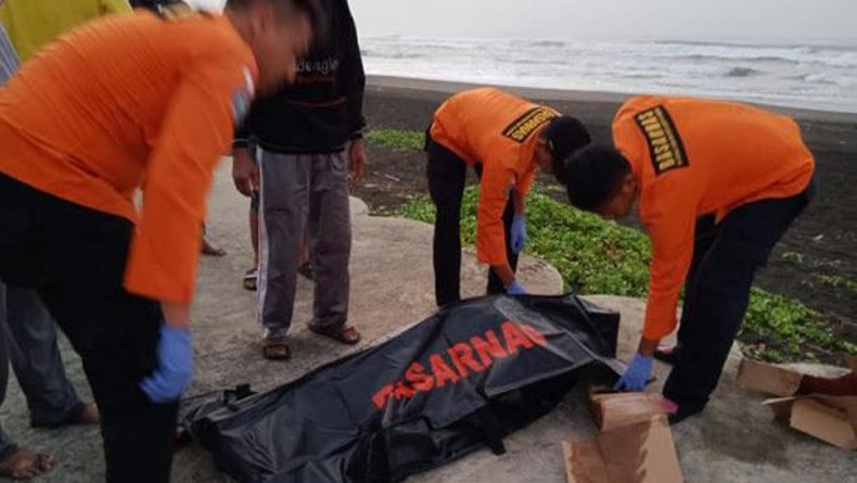 Perahu Jukung Terempas Ombak di Perairan Cilacap, 2 Nelayan Tewas 1 Hilang