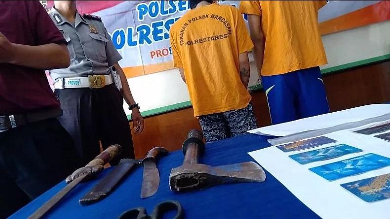 Polisi Tangkap 3 Rampok Berkapak Incar Warung 24 Jam di Bandung