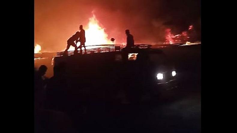 Kebakaran di Pasar TPO Tanjung Balai, Ratusan Kios Pakaian Bekas Dilalap Api 