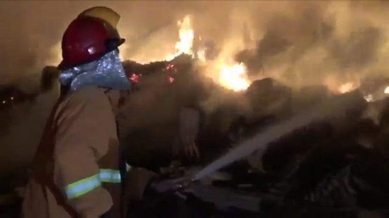 2 Pabrik Penggilingan Tebu di Kediri Ludes Terbakar, Warga Panik Api Merembet