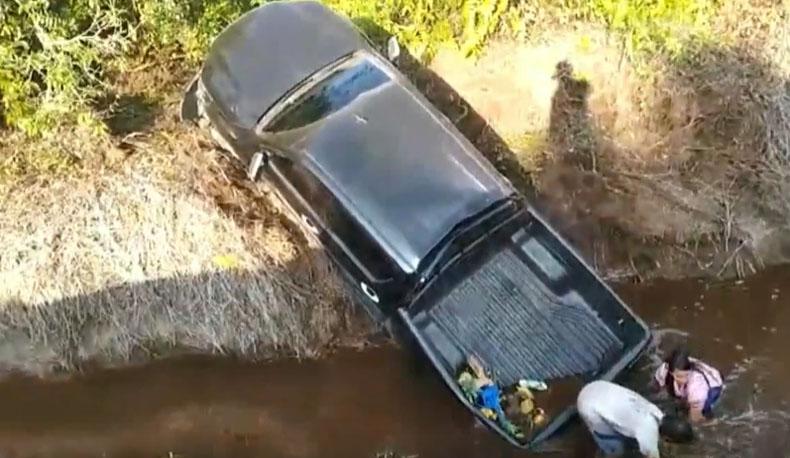 Mobil Toyota Hilux Rombongan Takziah Terjun ke Jurang di Katingan, 3 Orang Tewas