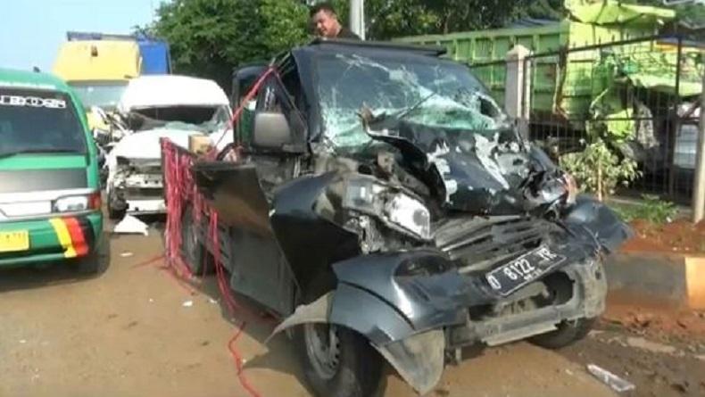 Kecelakaan Maut Pikap Tabrak Truk di Tol Purbaleunyi, Suami Tewas dan Istri Luka
