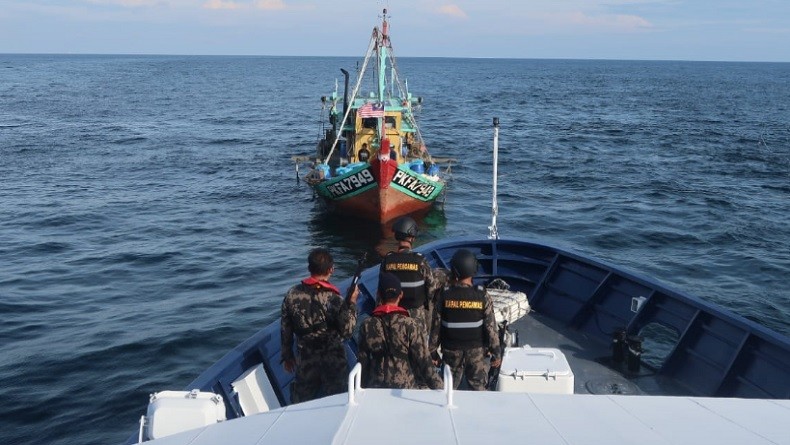 KKP Tangkap Kapal Ikan Ilegal Asal Malaysia di Selat Malaka