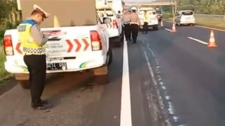 Kronologi Kecelakaan Avanza Tabrak Truk Fuso di Tol Cipali yang Tewaskan 6 Orang