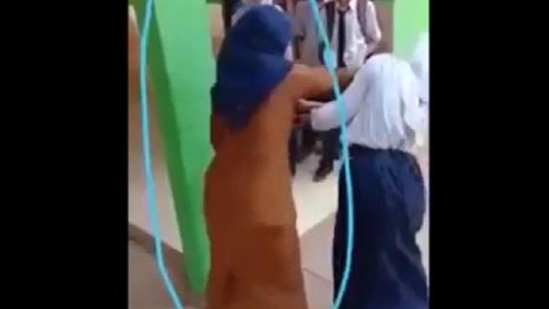 Viral, Guru Perempuan dan Siswi SMP di Bulukumba Berkelahi Gara-Gara Masalah Handphone