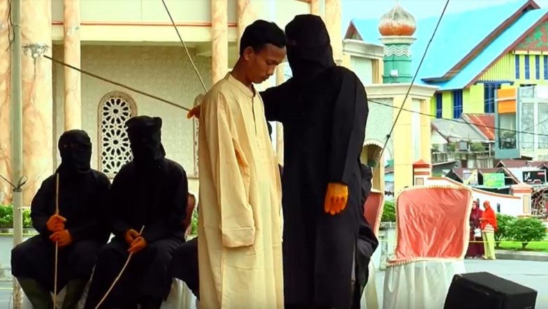 20 Pelanggar Syariat Islam di Aceh Barat Dihukum Cambuk, 15 Orang Kabur