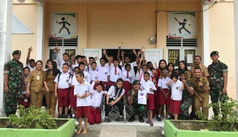 Hari Disabilitas, Begini Keseruan Kunjungan Satgas Pamrahwan Papua ke SLB Mimika