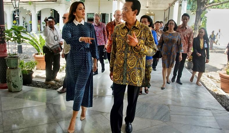 Mary Elizabeth Donaldson Berkunjung ke Keraton Yogya dan Makan Siang Bersama Sultan