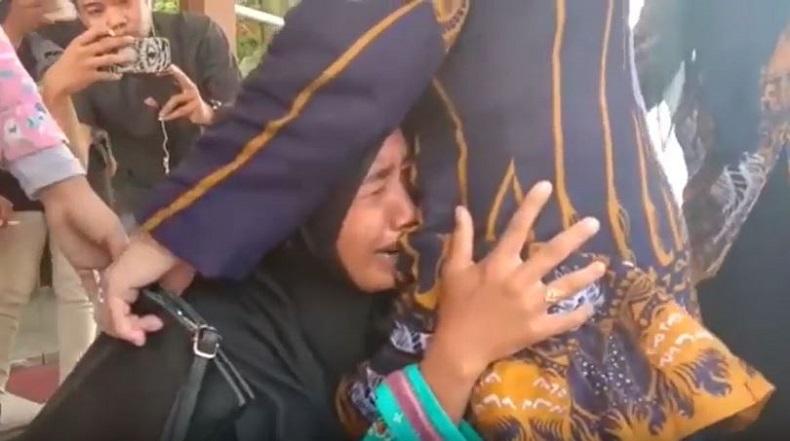 Pemerkosa Anaknya Masih Bebas, Seorang Ibu Menangis di Kejari Janeponto Minta Keadilan