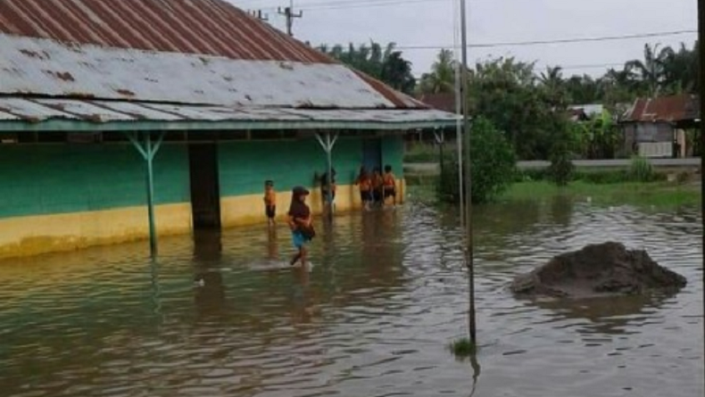 Hujan Sepanjang Malam, Sejumlah Desa di Langkat Banjir Lumpur