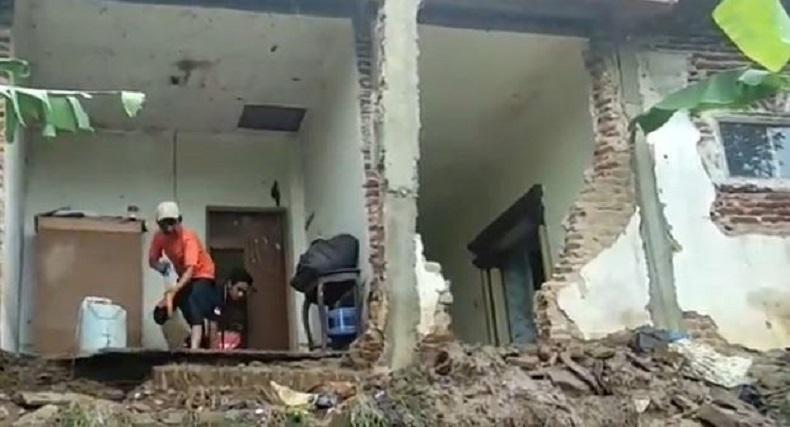 Irigasi Jebol, Satu Rumah di Tasikmalaya Rusak Parah Diterjang Banjir