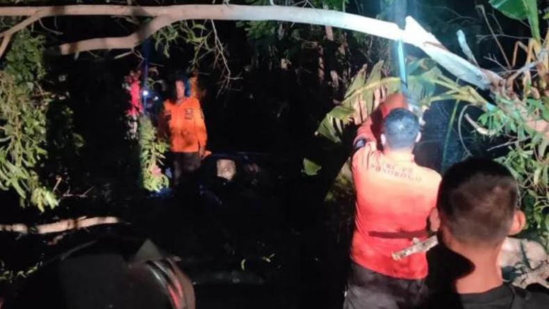 Lapak Pasar Malam di Ponorogo Roboh Diterjang Angin Kencang, Seorang Warga Tewas