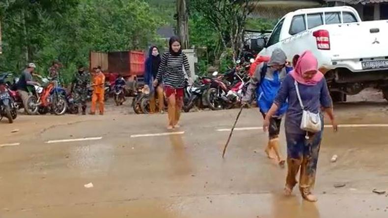 32 Mahasiswa UIN Banten Terjebak Longsor dan Banjir Bandang di Lebak