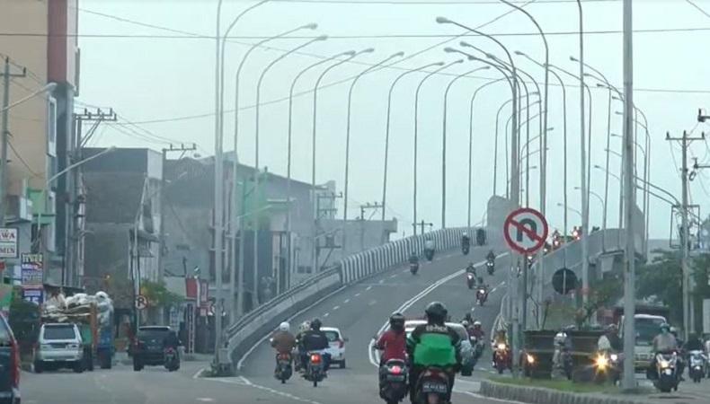 Polisi Bina Dua Anak yang Mainkan Lampu Flyover Palur, Salah Satunya Berkebutuhan Khusus
