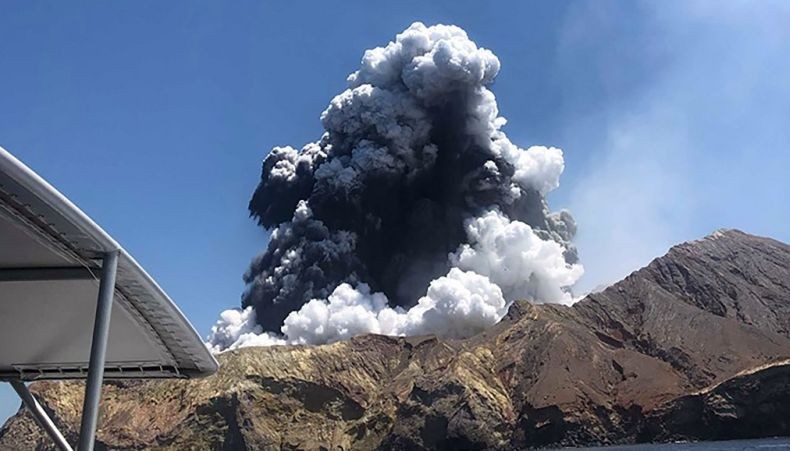 Tempuh Risiko Petugas Akan Datangi Gunung Meletus Di White Island Untuk Evakuasi Jenazah