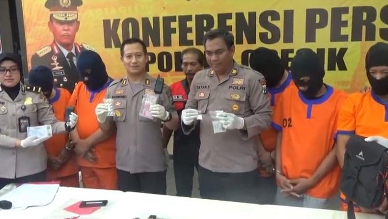Mengaku Polisi, 2 Pria Peras Pengusaha Apotek di Gresik dengan Modus Beli Obat Tanpa Resep