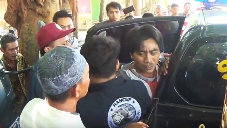 Tak Terima Lapak Sabung Ayamnya Digerebek, Pemuda di Probolinggo Lawan Polisi