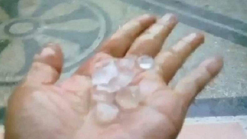 Hujan Es di Lombok Timur Rusak Puluhan Rumah, BPBD Kirimkan Bantuan