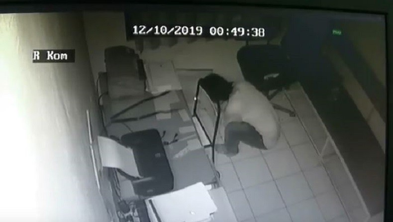 Maling Gasak Ratusan Buku Nikah Baru di Ponorogo, Aksi Pelaku Terekam CCTV