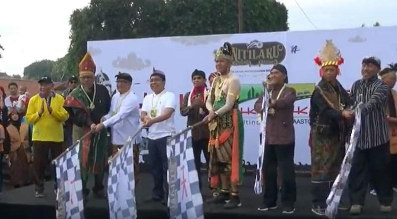  Ganjar Pranowo dan Pratikno Buka Pawai Nitilaku UGM 2019