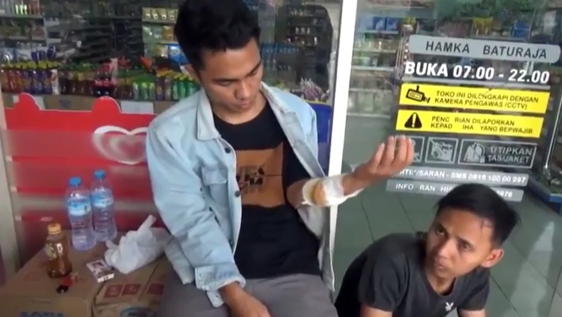 title Bacok Karyawan, Kawanan Perampok Gondol Uang dan Rokok dari Indomaret Baturaja Bacok Karyawan, Kawanan Perampok Gondol Uang dan Rokok dari Indomaret Baturaja
