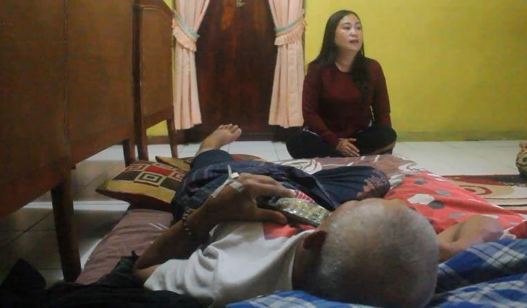 Usai 4 Hari Dirawat, Pedagang di Depok yang Dipatuk Kobra Kondisinya Masih Lemah